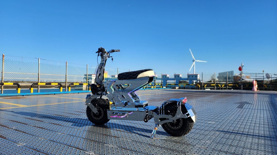 WEPED Dark Knight Cyber Fold Electric Scooter - Image 2