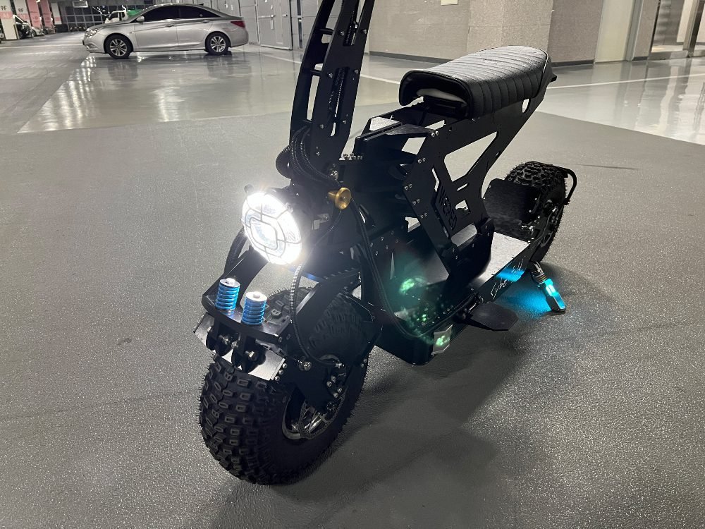 WEPED Dark Knight Cyber Fold Electric Scooter - Image 7