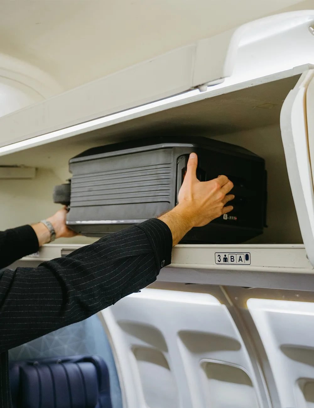 L2: Rideable suitcase with 31 L inside