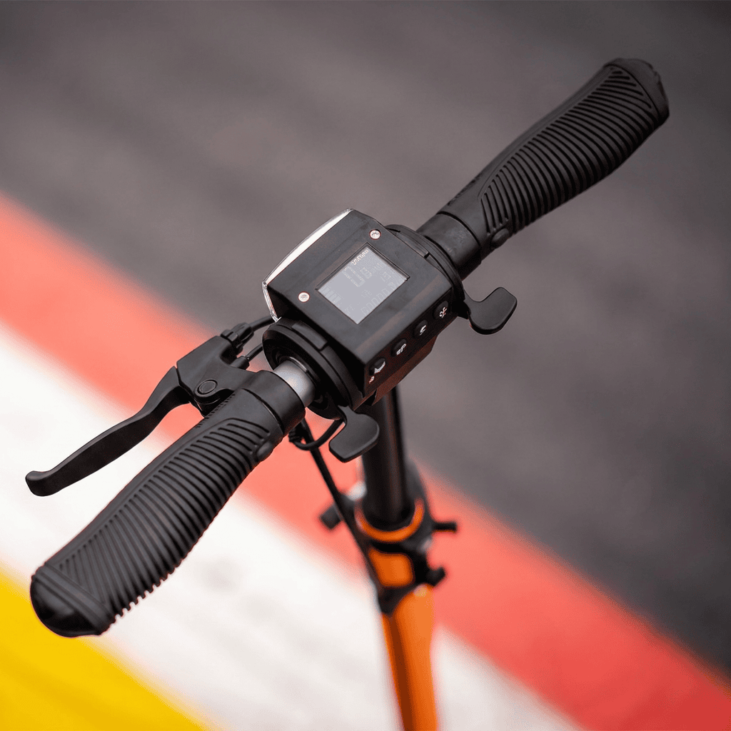 E-TWOW GT Sport electric scooter handlebar and controls