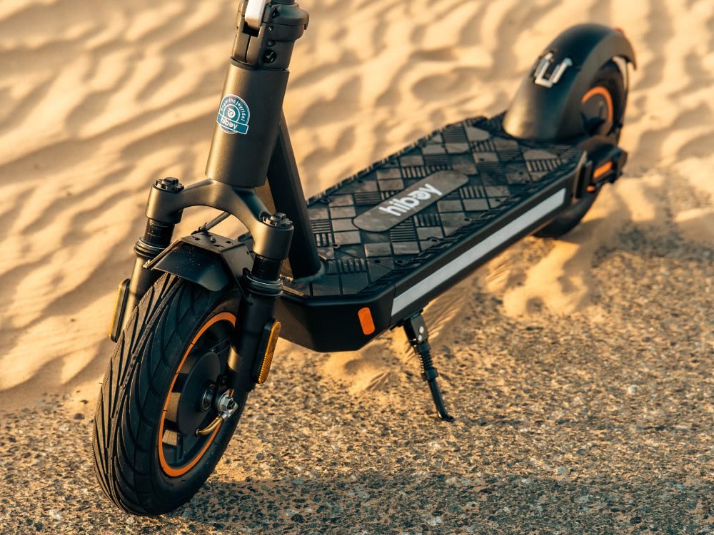 Hiboy MAX Pro Electric Scooter: Widened Deck for Better Balance