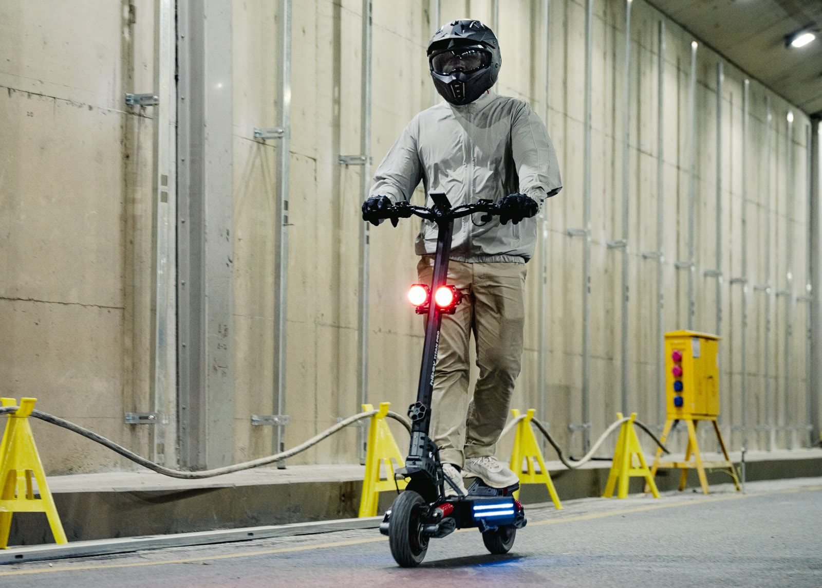 Hiboy TITAN Electric Scooter 2025: Dual Suspension & 10” Gel-filled Tubeless Tires – Ride in Comfort & Control