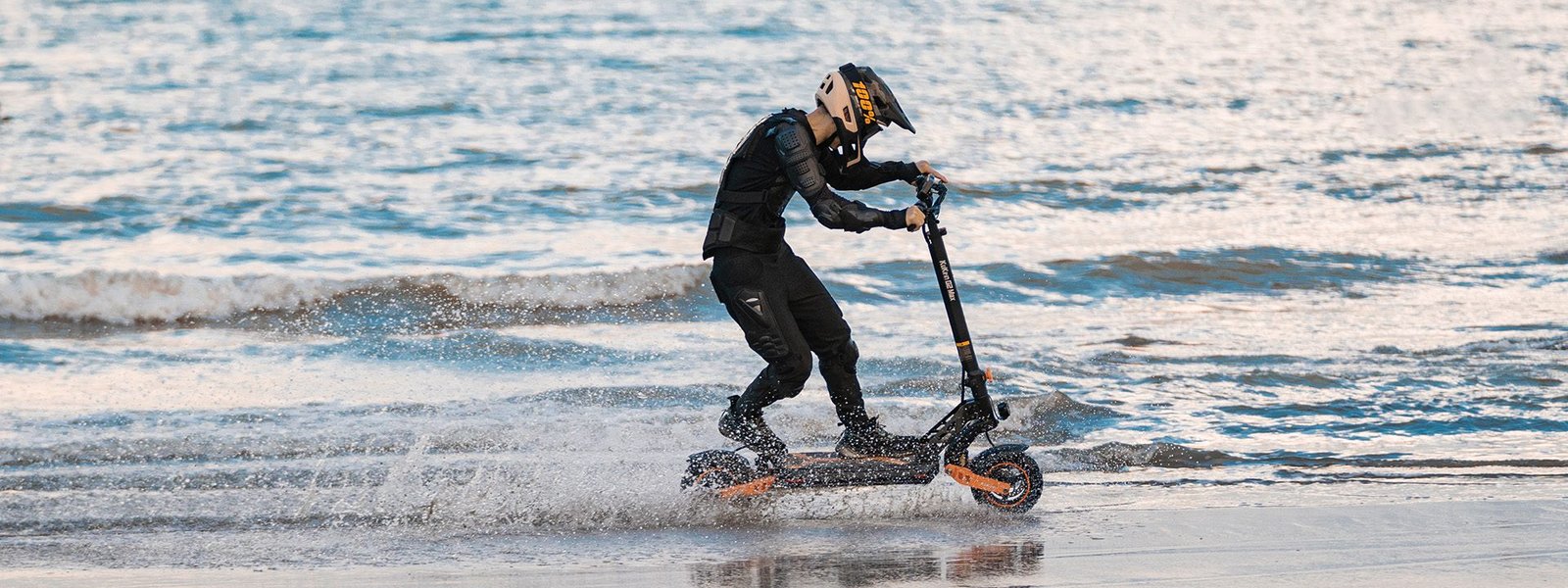 Rider on the KUKIRIN G2 Max on a beach