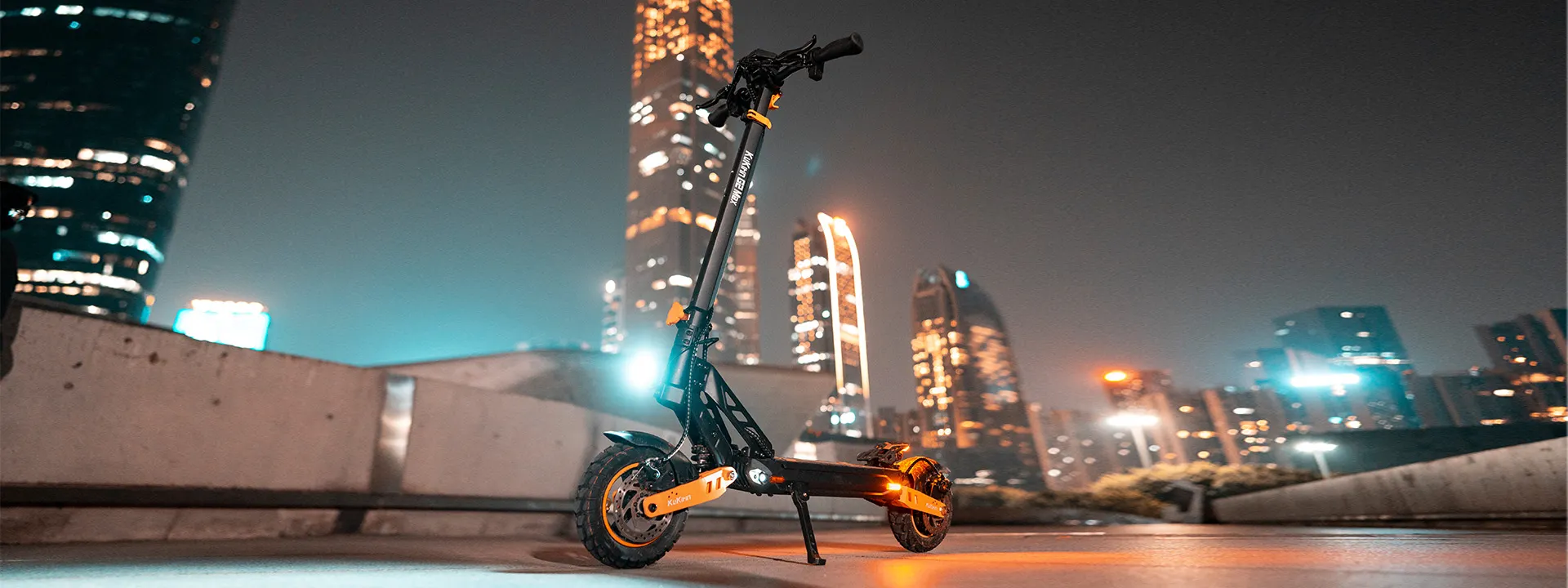 KUKIRIN G2 Max lights at night in the city