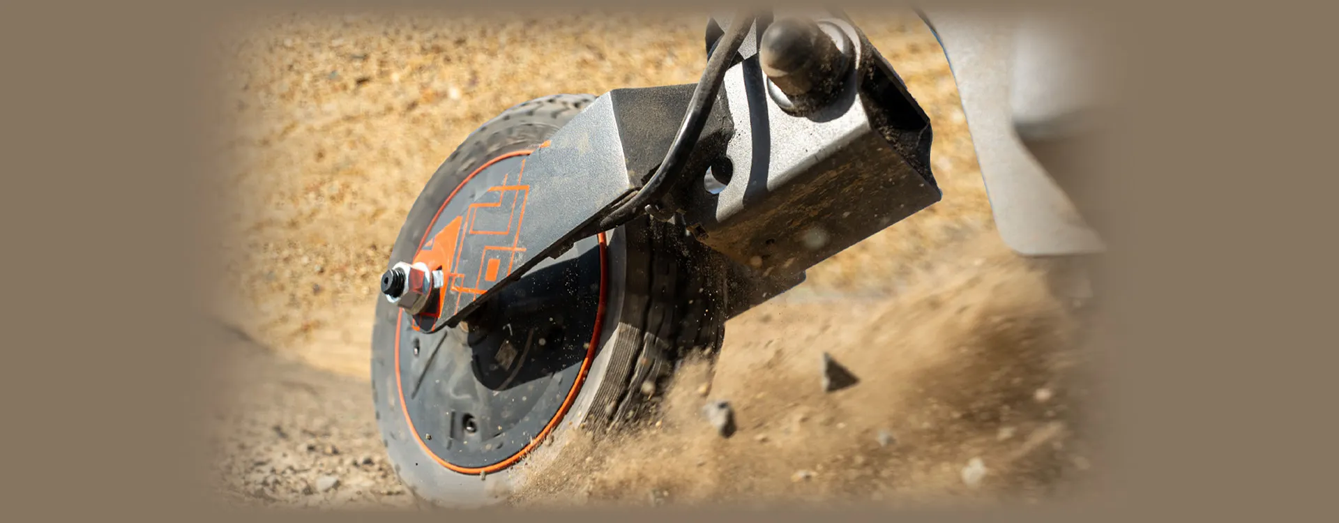 KUKIRIN G2 Ultra wheel kicking up gravel