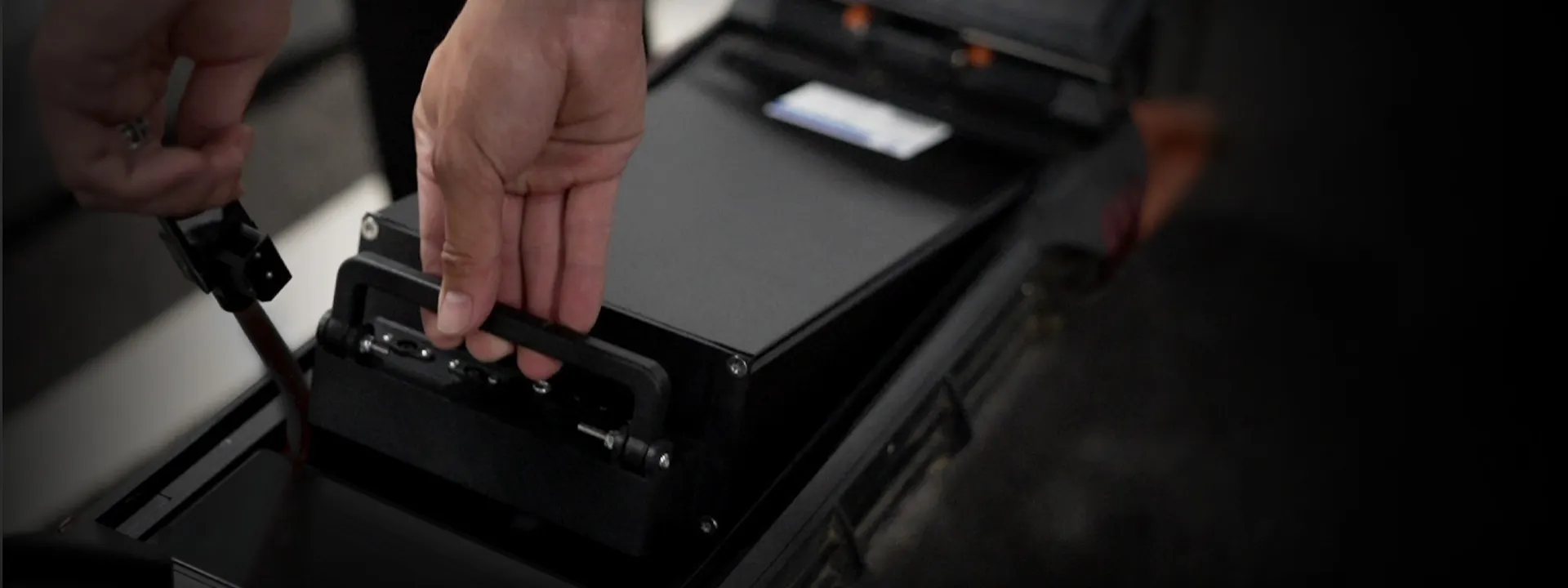 Lifting the removable battery out of the G3 Pro