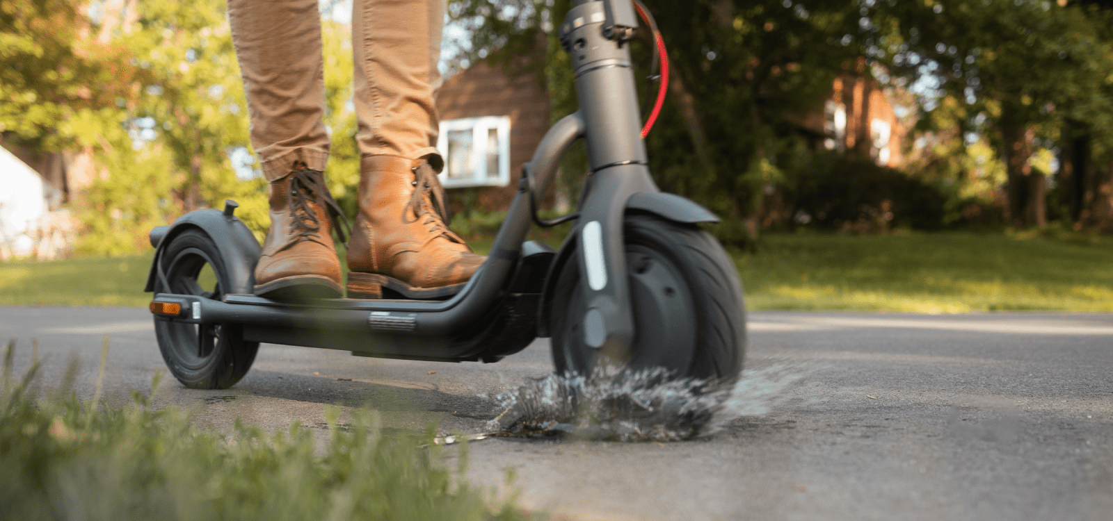 V40i commuter electric scooter, detail 8