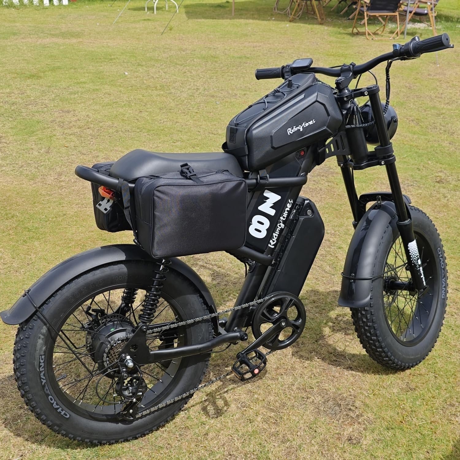 Hard-shell rear rack bag, side view
