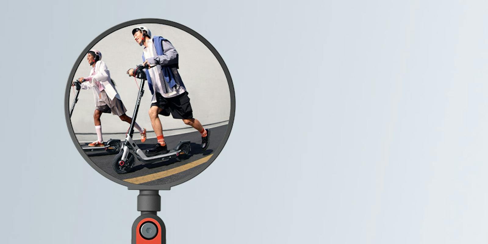 Wide view in the convex mirror