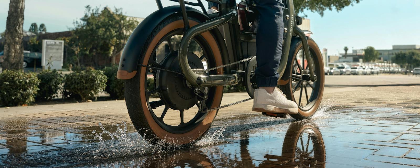 Segway MUXI fender set on a wet road