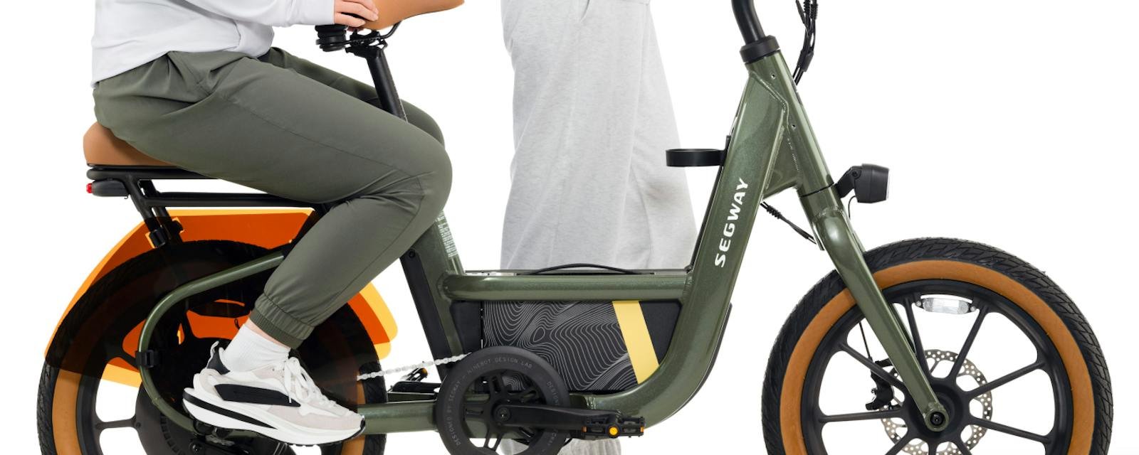 Footpegs and wheel guards on the e-bike