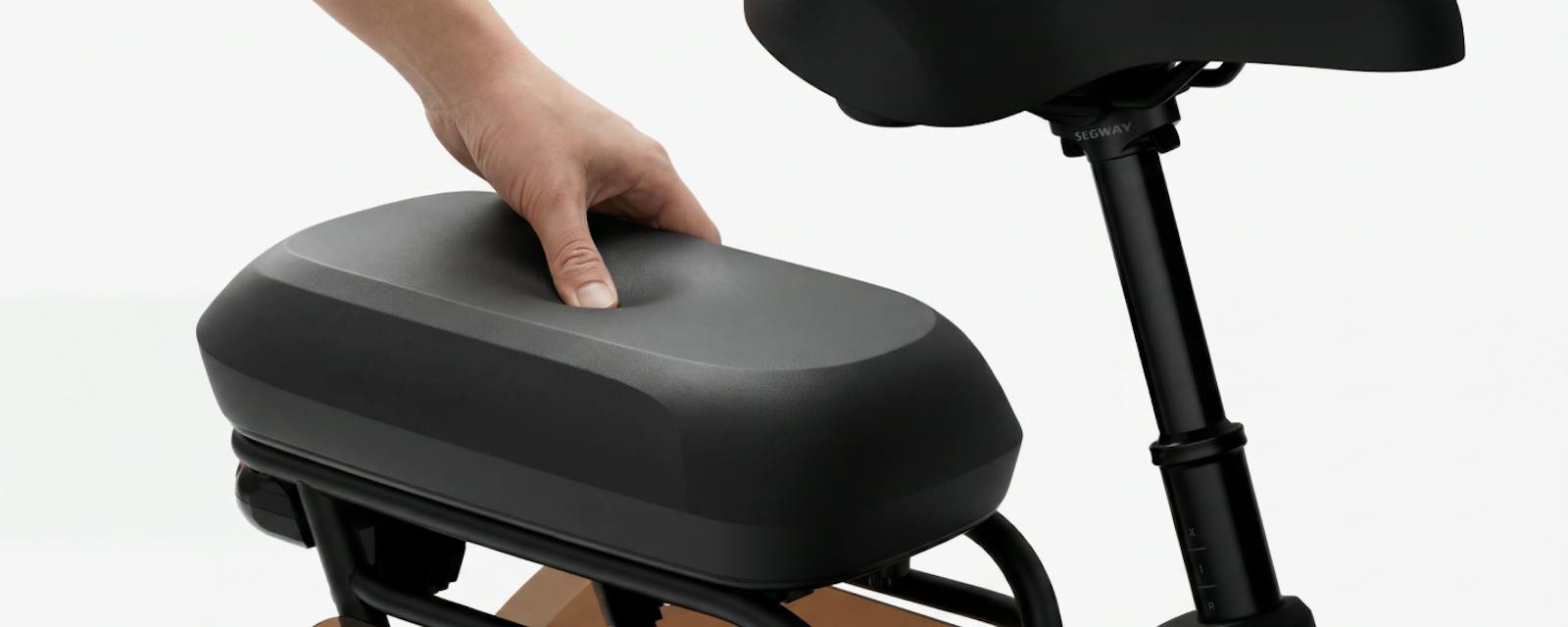 Padded passenger seat on the MUXI Pro rear rack