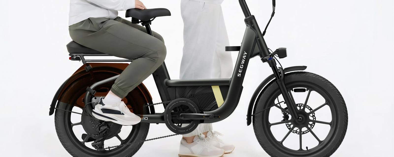 Passenger footpegs and wheel guards on the e-bike