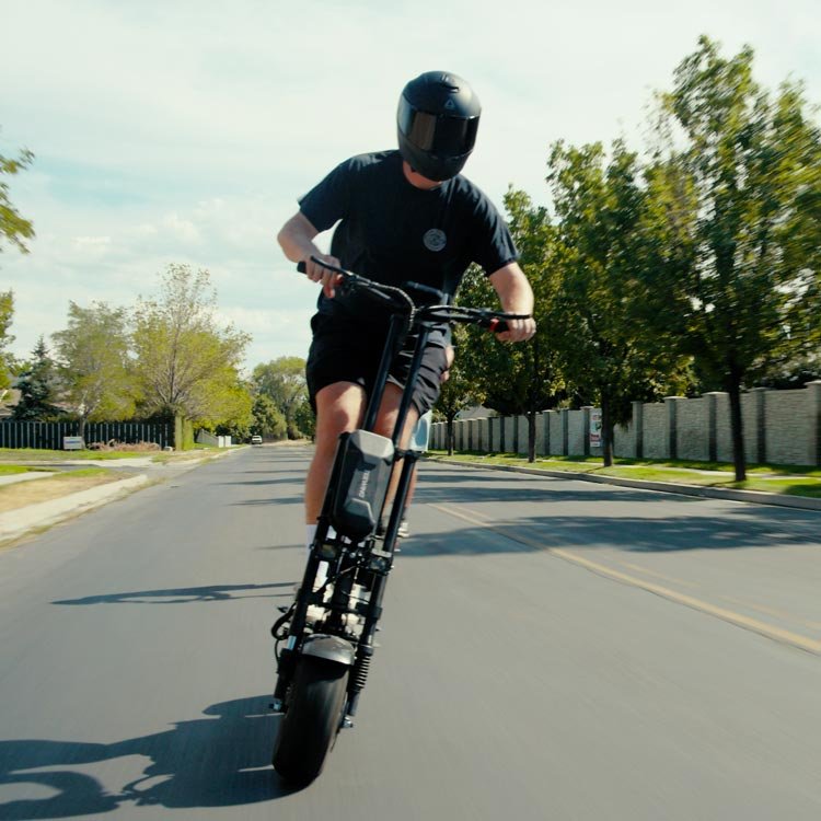 Rider on the Teewing Z4 Pro