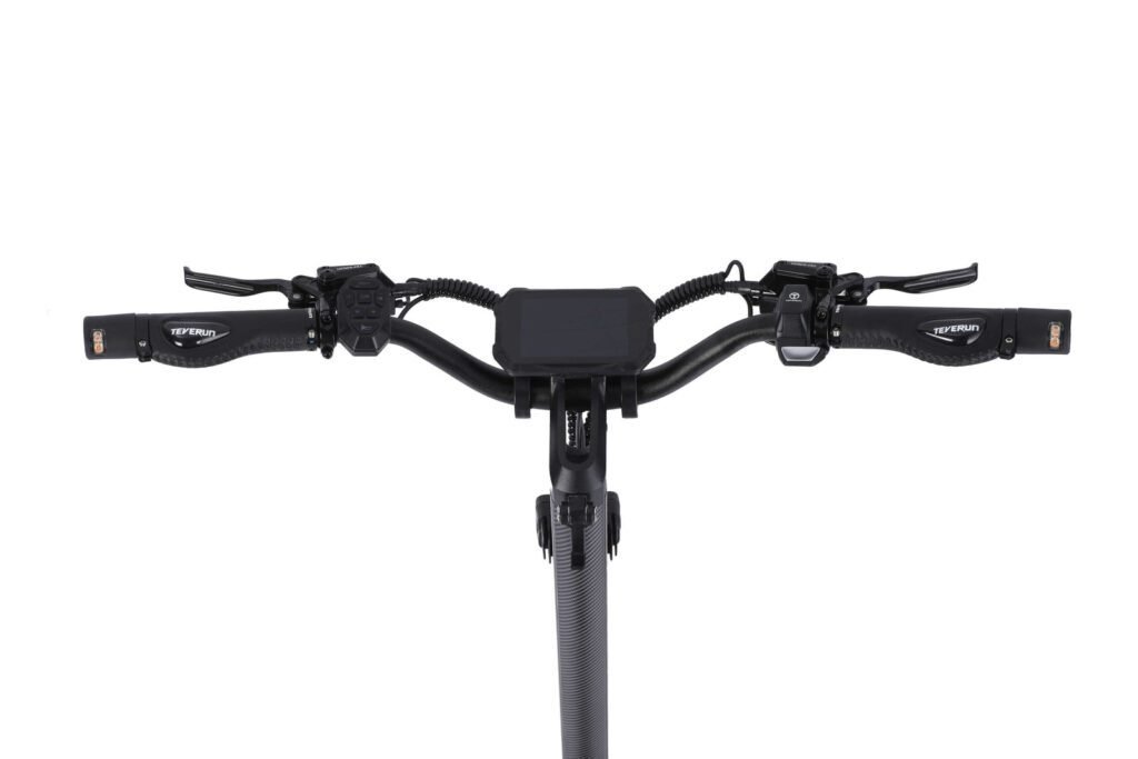 4-inch TFT display on the handlebar
