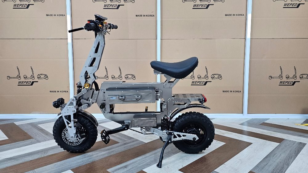 Mini Mong with short seat, side view