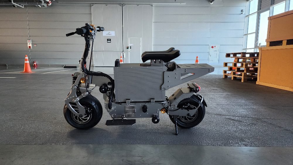 WEPED Super Compo electric scooter, side view