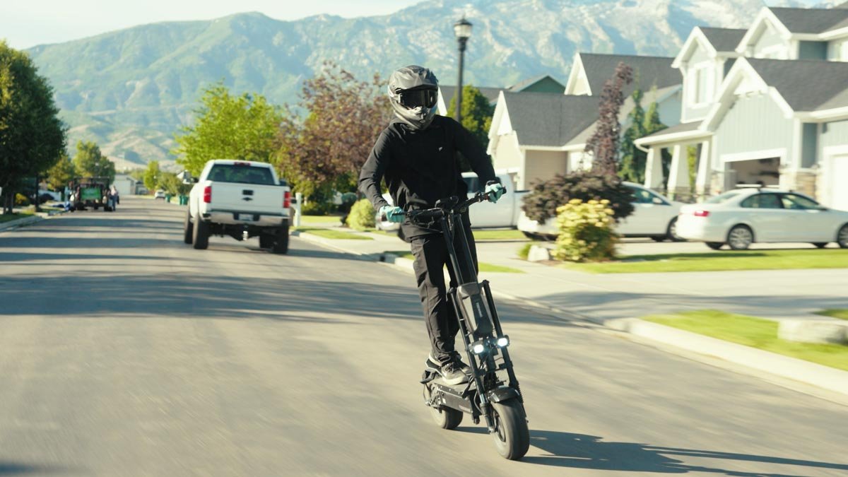 Teewing Z4 Pro 8000W Dual Motor Electric Scooter detail 2